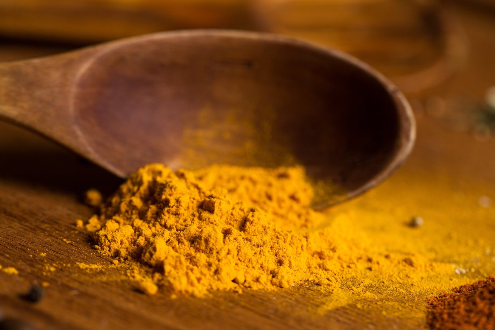 Curcuma et cuillère Curcuma et cuillère