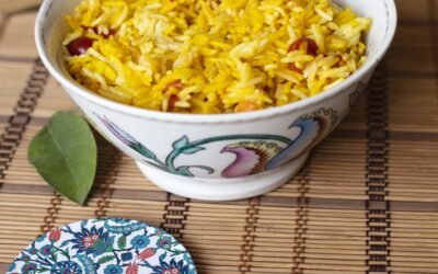 Riz au safran : secrets d’un plat raffiné et coloré